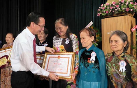 Le 85e anniversaire de l’Union des femmes vietnamiennes célébré à Hochiminh-ville