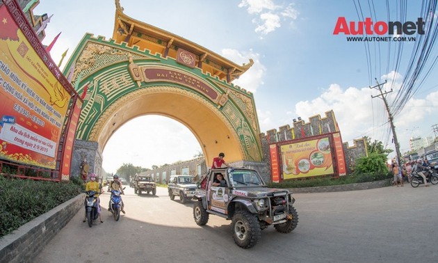 Binh Duong organise la course automobile Off-road internationale Vietnam 2015 
