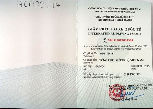 Le Vietnam délivre officiellement le permis de conduire international