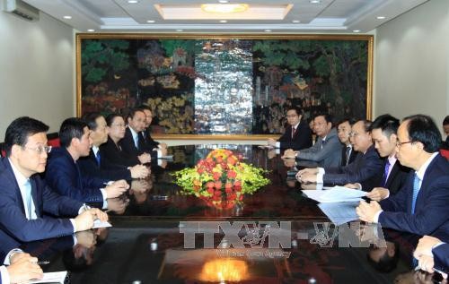 Un dirigeant de la région autonome Zhuang (Chine) reçu par Nguyen Xuan Phuc