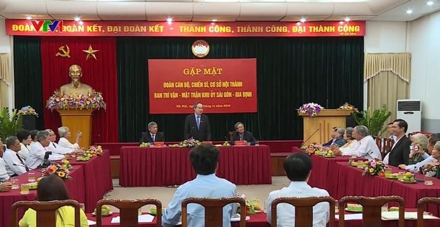 Nguyen Thien Nhan rencontre des anciens membres du comité de mobilisation des intellectuels