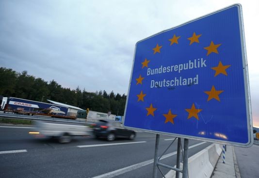 Migrants: l'Allemagne prolonge jusqu'en février ses contrôles aux frontières