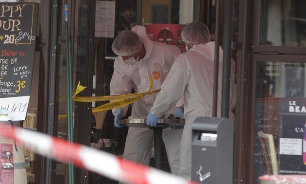 Attentats de Paris : 2 des 7 assaillants ont été identifiés