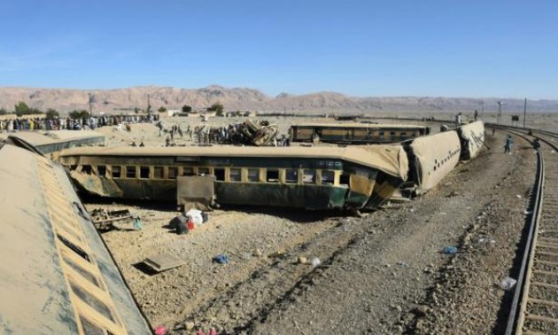 Pakistan: au moins 12 morts dans le déraillement d’un train
