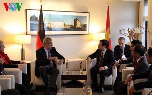 Truong Tan Sang rencontre des parlementaires allemands et le maire de Berlin