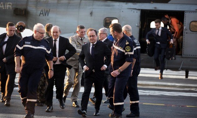 Hollande : Le porte-avions Charles-de-Gaulle bientôt dans le Golfe