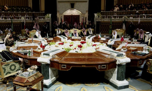 Les monarchies du Golfe "soutiennent un règlement politique" en Syrie 