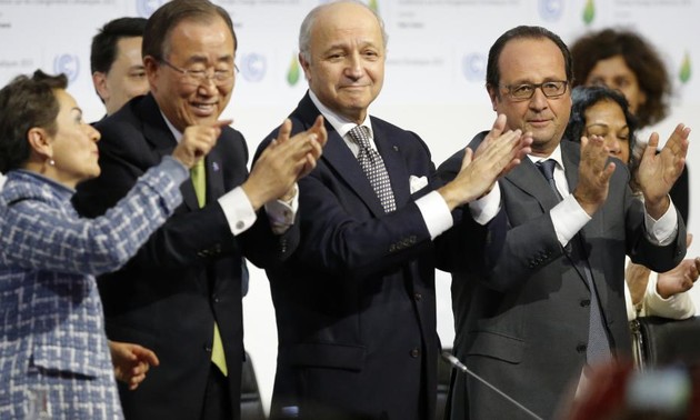 COP 21: un accord historique sur le climat adopté à l'unanimité 