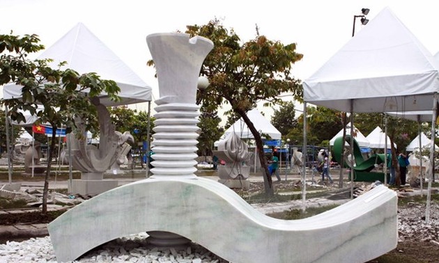 Clôture du camp de création sculpturale internationale de Ho Chi Minh-ville