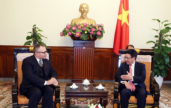 Pham Binh Minh rencontre le nouvel ambassadeur turc au Vietnam 