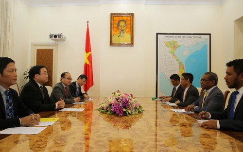 Hoàng Trung Hai reçoit une délégation du Timor oriental