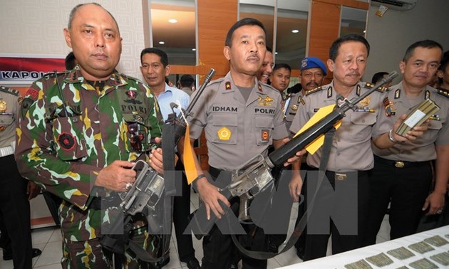 Indonésie: la police en alerte maximale pour les fêtes après un attentat déjoué