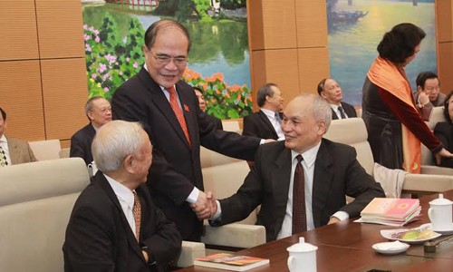 Nguyên Sinh Hùng rencontre des anciens députés