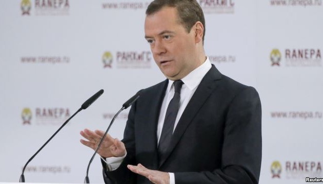 Medvedev: L’économie russe devra faire face à de nouveaux problèmes en 2016