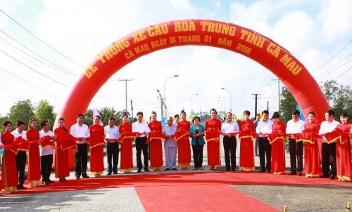 Le PM à l’inauguration du pont reliant la ville de Cà Mau au cap du même nom