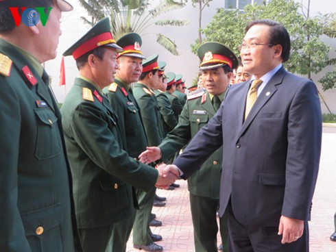 Hoang Trung Hai présente ses vœux aux forces armées hanoiennes