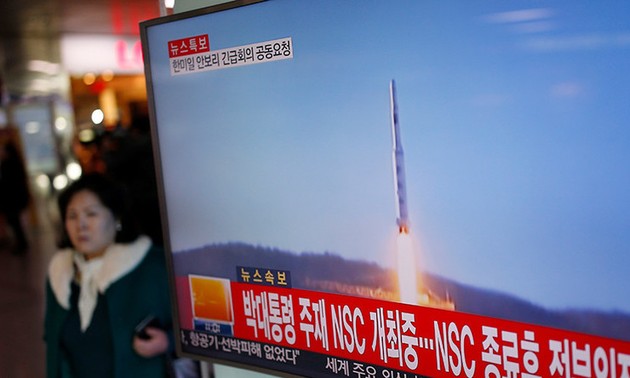 Le tir d'une fusée nord-coréenne suscite un tollé international 