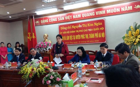 Nguyên Thi Kim Ngân en visite de travail dans le district de Phuc Tho, à Hanoï 