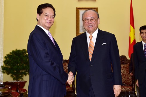 Le PM Nguyên Tân Dung reçoit Tsutomu Takebe