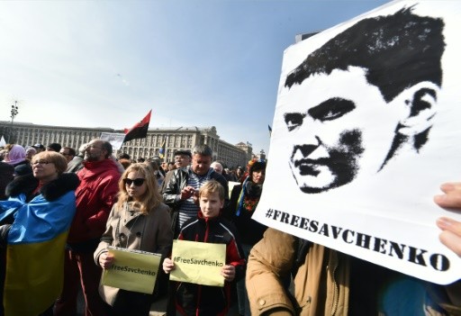 Kiev: Des manifestants réclament la libération de la pilote