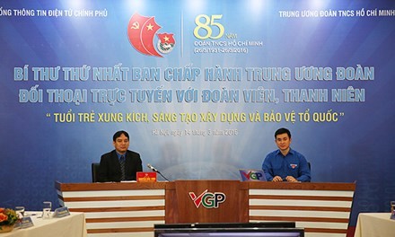 Nguyễn Đắc Vinh dialogue avec les jeunes