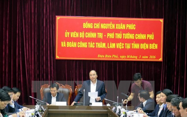 14èmes législatives: Nguyen Xuan Phuc inspecte les préparatifs à Dien Bien