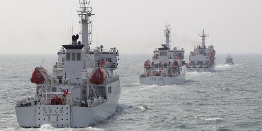Trois bateaux chinois dans les eaux des îles de Senkaku