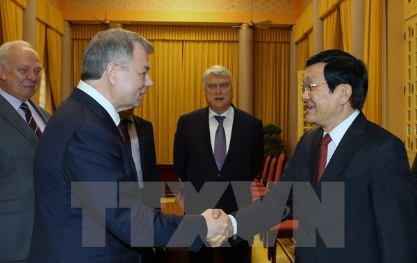 Truong Tan Sang reçoit le gouverneur de Kaluga et l’ambassadeur singapourien