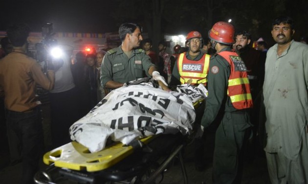 Pakistan: au moins 72 morts dans un attentat-suicide à Lahore 