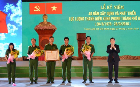 Truong Tân Sang au 40ème anniversaire des forces de jeunes volontaires de Ho Chi Minh-ville