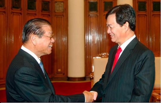 Le vice-Premier ministre laotien reçu par les dirigeants vietnamiens