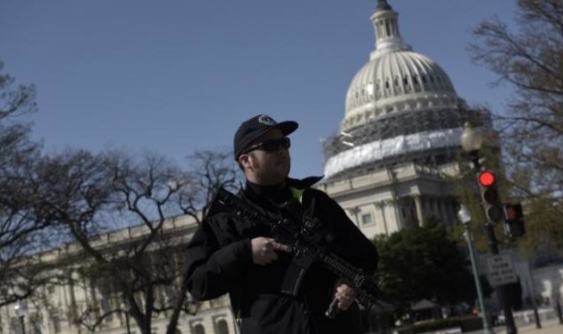 Etats-Unis: coups de feu au Capitole, un suspect appréhendé