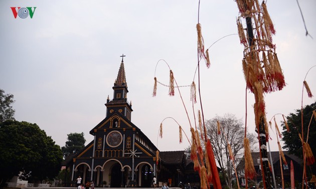 La cathédrale centenaire en bois de Kon Tum 