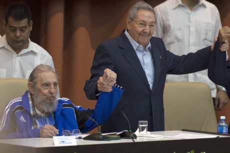 Raul Castro réélu pour cinq ans à la tête du PC cubain