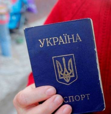 La Commission européenne propose d'exempter les citoyens ukrainiens de visas