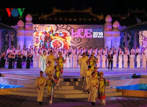 Ouverture du festival de Hue 2016 : un festin artistique multicolore
