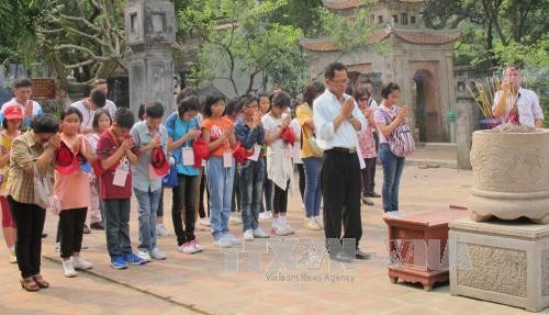 Ninh Binh: pèlerinage des enseignants et élèves vietnamiens de Thaïlande