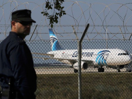 Un avion Egyptair Paris-Le Caire s'est abîmé en Méditerranée