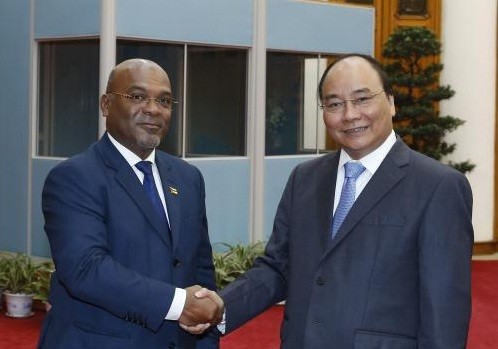 Le Premier ministre Nguyên Xuân Phuc reçoit un ministre mozambicain 