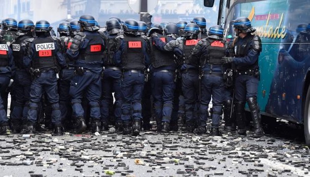 France : l'exécutif menace d'interdire les manifestations