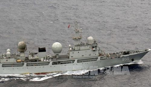 Un navire de guerre chinois dans les eaux territoriales japonaises 