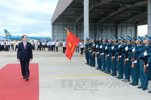 Le président Tran Dai Quang visite le régiment 925 de l’armée de l’air