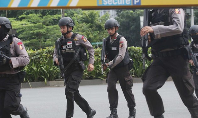 Attentat suicide contre un commissariat de police en Indonésie