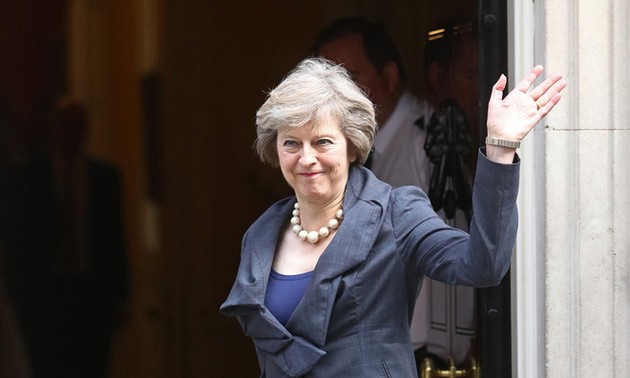 Royaume-Uni: Theresa May s'installe mercredi au 10, Downing Street 