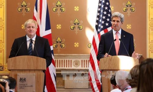 Conférence de presse de Johnson et de Kerry