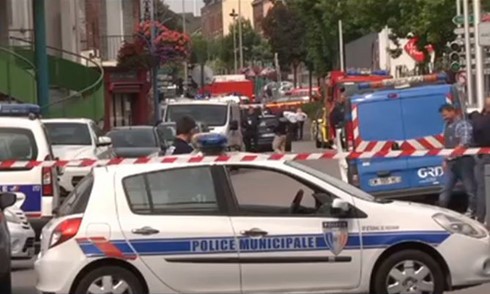 Près de Rouen : prise d’otages dans une église, le prêtre tué, deux assaillants abattus