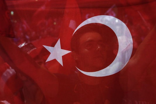 Erdogan rejette les critiques de l'Occident contre les purges