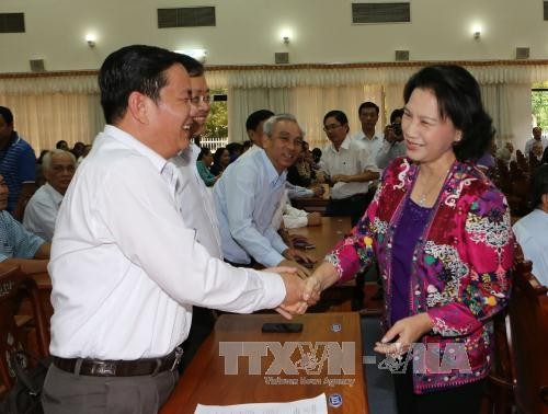 La présidente de l’Assemblée nationale rencontre les électeurs à Can Tho