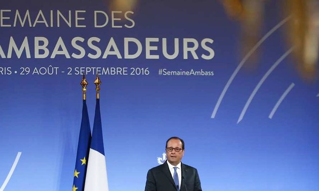 Hollande exige que le Brexit soit achevé d'ici 2019 