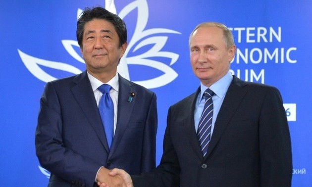 Abe appelle Poutine à ouvrir "une nouvelle ère" après 70 ans de tensions 